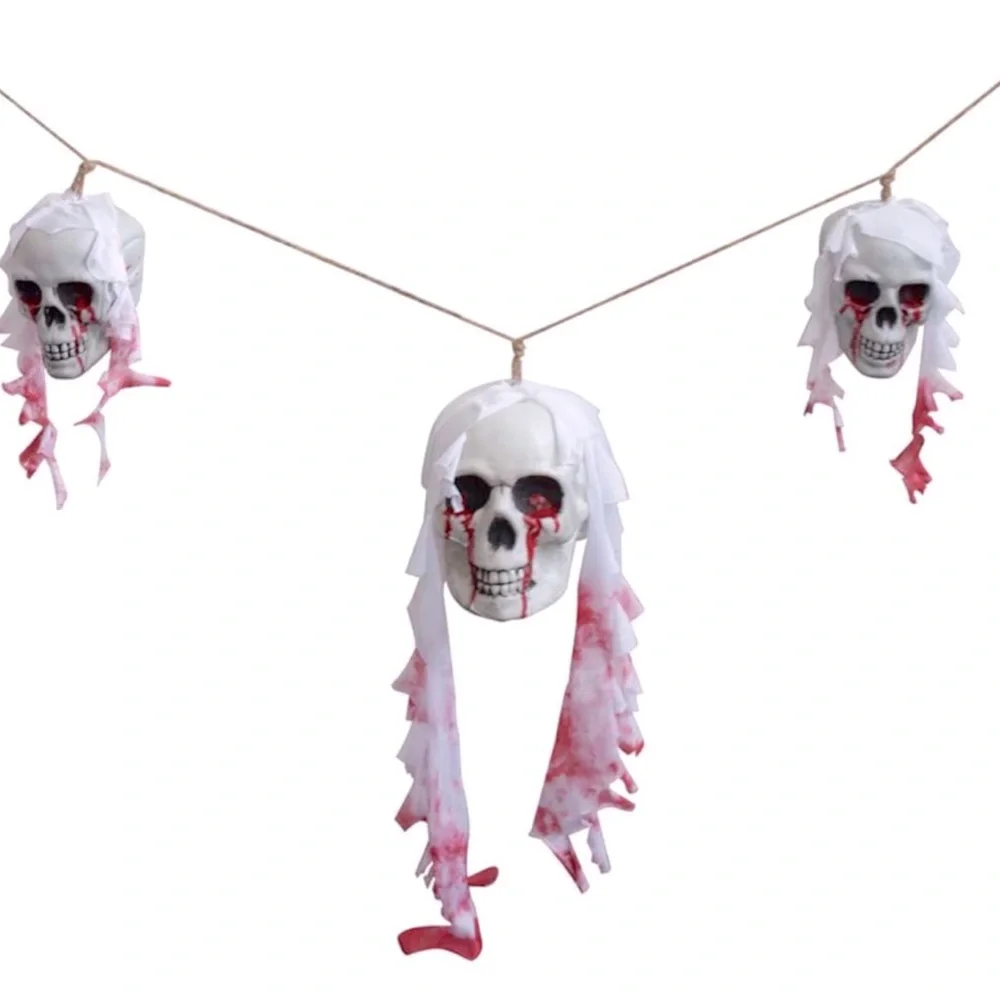 70” Bloody Skull Garland
